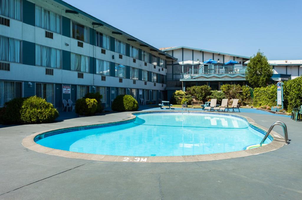 Howard Johnson By Wyndham Nanaimo Harbourside Екстериор снимка