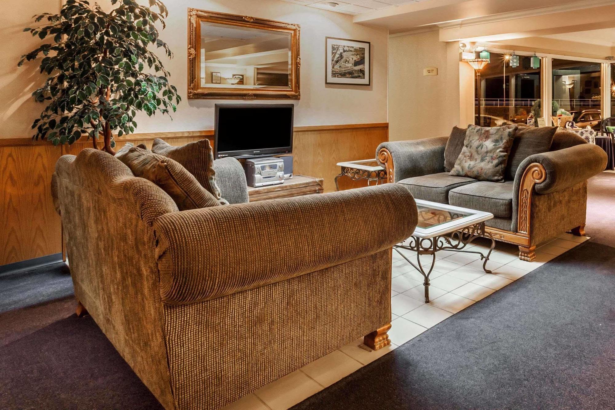 Howard Johnson By Wyndham Nanaimo Harbourside Екстериор снимка