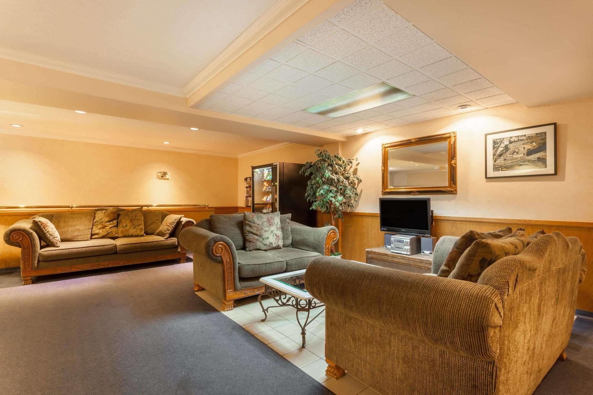 Howard Johnson By Wyndham Nanaimo Harbourside Екстериор снимка