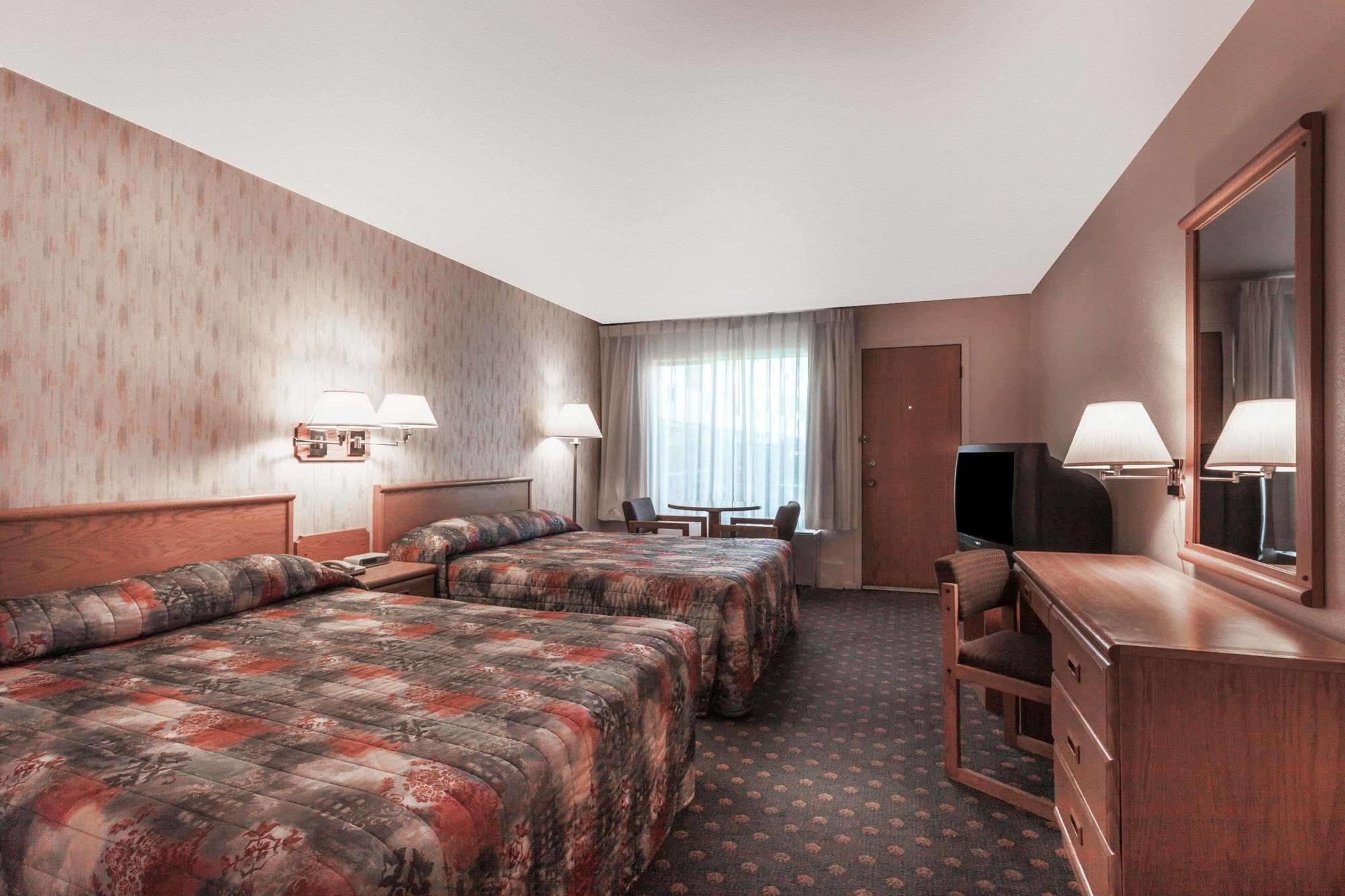 Howard Johnson By Wyndham Nanaimo Harbourside Екстериор снимка