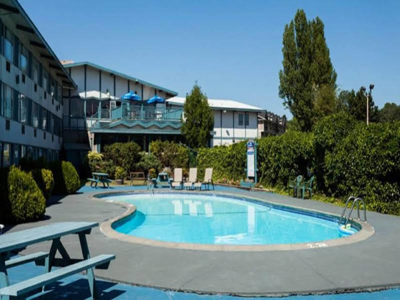 Howard Johnson By Wyndham Nanaimo Harbourside Екстериор снимка